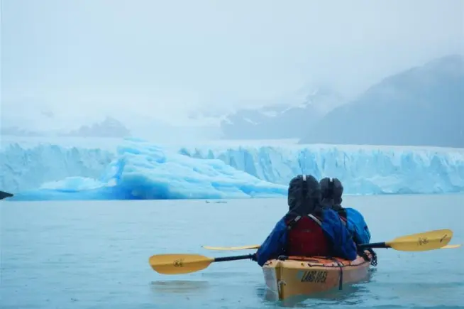 Excursiones al Glaciar Perito Moreno Kayak en el glaciar 